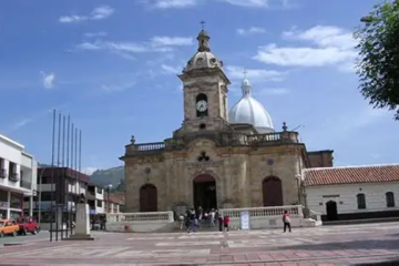Paipa moderniza su alumbrado público con inversión cercana a los $470 millones