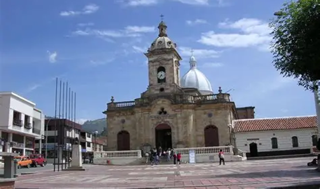 Paipa moderniza su alumbrado público con inversión cercana a los $470 millones