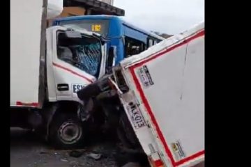 Furgón chocó contra otro vehículo y un bus del SITP tras presunta falla en los frenos en Suba Centro