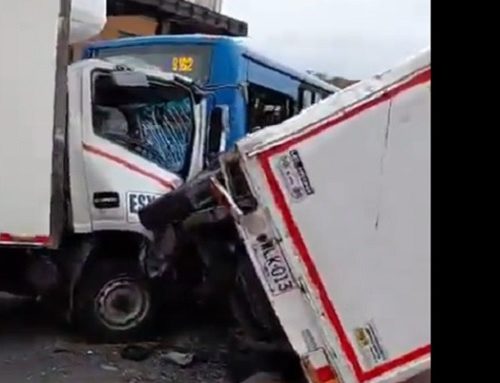 Furgón chocó contra otro vehículo y un bus del SITP tras presunta falla en los frenos en Suba Centro