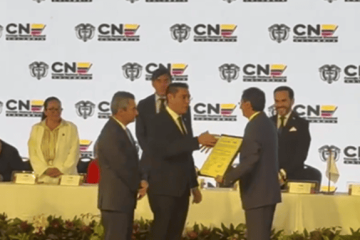 Abelardo de la Espriella y José Manuel Restrepo reciben credenciales como presidente y vicepresidente electos de Colombia
