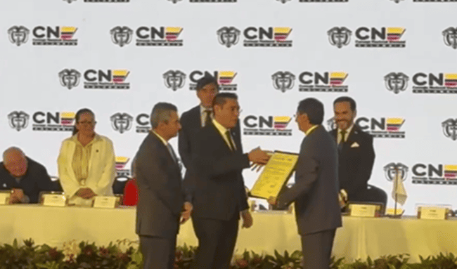 Abelardo de la Espriella y José Manuel Restrepo reciben credenciales como presidente y vicepresidente electos de Colombia