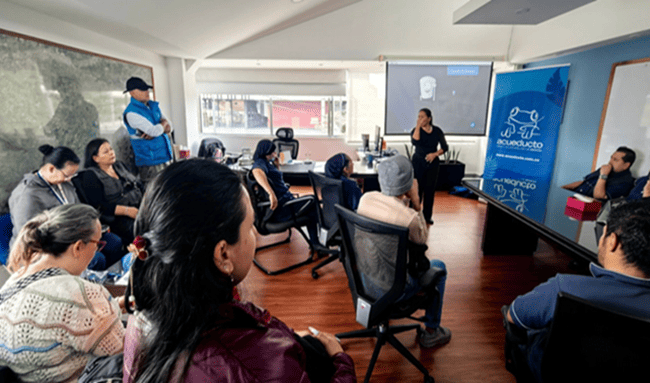 La Ruta del Agua llegó a trabajadores con discapacidad auditiva en jornada de inclusión de la EAAB