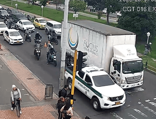 Camión varado afecta la movilidad en la calle 170 con avenida Boyacá, en Suba