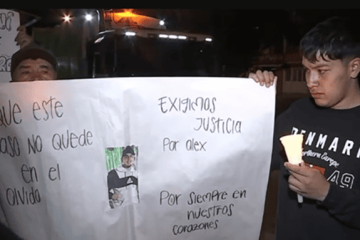 Familiares realizaron velatón en Villa Elisa, Suba, para exigir justicia por homicidio ocurrido en medio de un presunto hurto