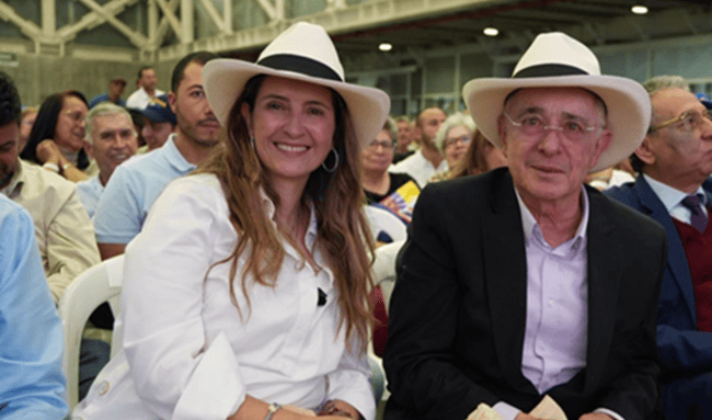 Álvaro Uribe reconoce derrota de su sector y anuncia respaldo a Abelardo de la Espriella para la segunda vuelta