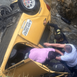 Taxi cayó a un caño tras accidente de tránsito en la localidad de Usme
