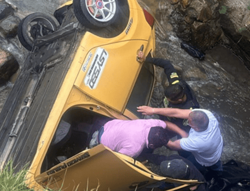 Taxi cayó a un caño tras accidente de tránsito en la localidad de Usme