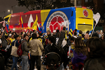 Cientos de simpatizantes de Iván Cepeda se tomaron las calles de Bogotá