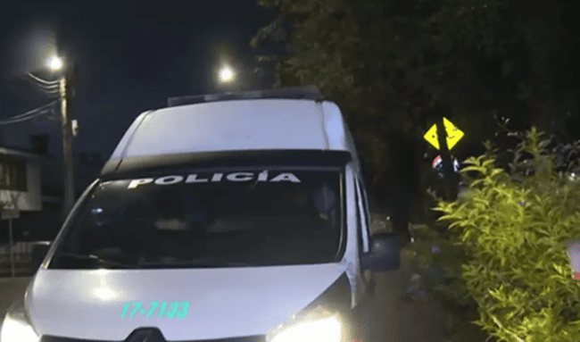 Cuatro delincuentes armados despojaron a familia de su camioneta y pertenencias