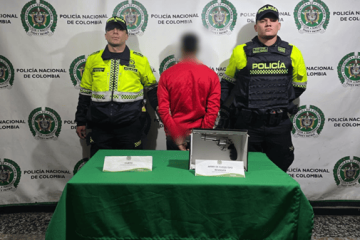 Intentaron huir con un carro robado, pero la Policía los interceptó en Antonio Nariño
