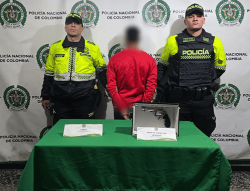 Intentaron huir con un carro robado, pero la Policía los interceptó en Antonio Nariño