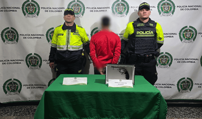 Intentaron huir con un carro robado, pero la Policía los interceptó en Antonio Nariño