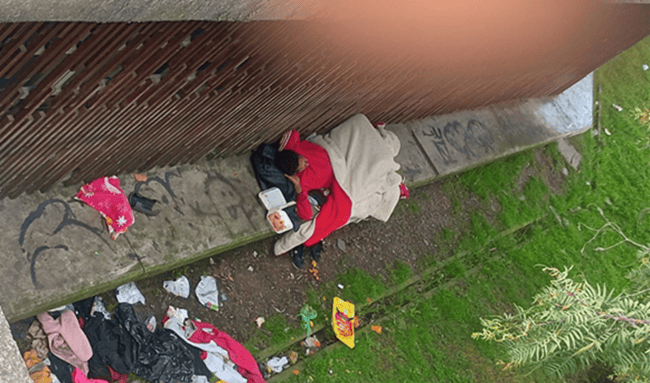 Padres de familia alertan por presencia permanente de habitantes de calle en alrededores del Colegio Gerardo Molina en Suba