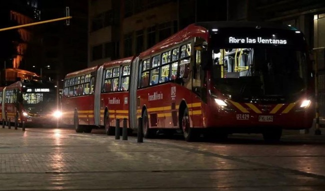 TransMilenio y trabajadores: Rutas, horarios y consejos para quienes salen en la noche