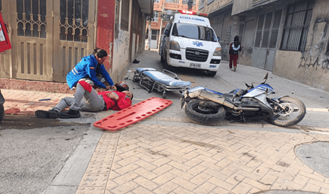 Última Hora-Accidente entre dos motocicletas deja dos personas lesionadas en el barrio Santa Rita de Suba