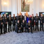 Reconocen a bomberos por misión de rescate en Venezuela