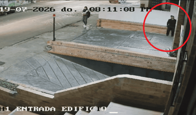 Cámaras de seguridad captan intento de ingreso a edificio residencial en Villa Magdala, Usaquén