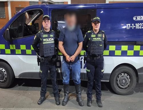 Capturan a falso funcionario que ingresaba a locales comerciales para presuntamente cometer hurtos