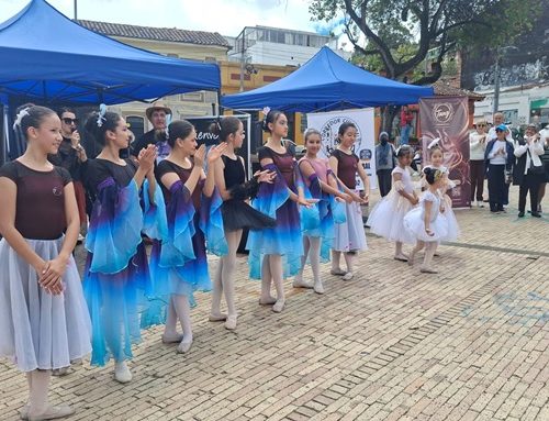 Más de 50 emprendedores participan en jornada cultural y artesanal en la Plaza Fundacional de Suba