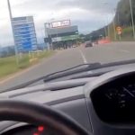 Spark azul evade peaje y se declara en desobediencia civil