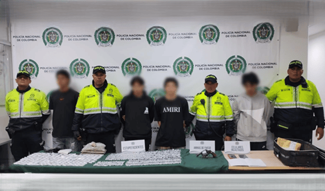 Capturan a cuatro personas con arma de fuego y más de 1.900 dosis de droga en Bosa