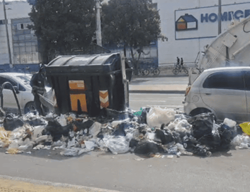 Basuras acumuladas generan preocupación en la entrada del barrio Turingia, en Suba