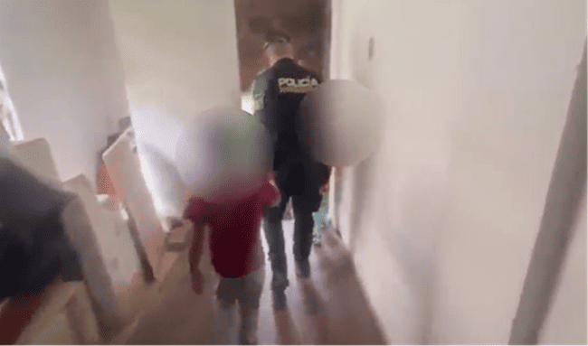 Comunidad y Policía rescataron a tres menores que permanecían solos en viviendas de Bogotá