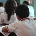 «No siento mis piernas»: la frase que estremeció a la madre de una menor herida con arma de fuego en un colegio de Bogotá