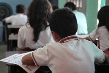 «No siento mis piernas»: la frase que estremeció a la madre de una menor herida con arma de fuego en un colegio de Bogotá