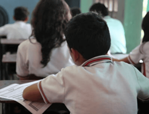 «No siento mis piernas»: la frase que estremeció a la madre de una menor herida con arma de fuego en un colegio de Bogotá
