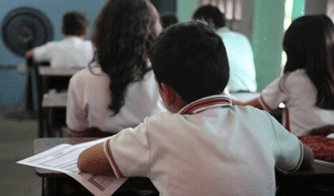"No siento mis piernas": la frase que estremeció a la madre de una menor herida con arma de fuego en un colegio de Bogotá