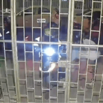 Policía captura a presunto asaltante que utilizaba una motocicleta de mensajería para cometer robos
