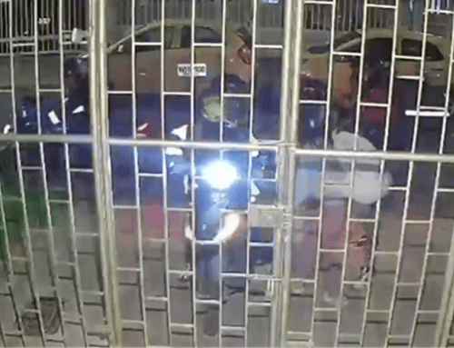 Policía captura a presunto asaltante que utilizaba una motocicleta de mensajería para cometer robos
