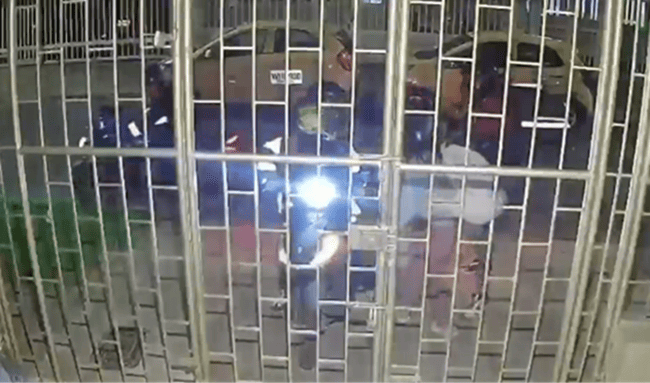 Policía captura a presunto asaltante que utilizaba una motocicleta de mensajería para cometer robos