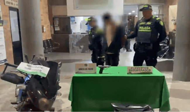 Policía captura a presunto asaltante que utilizaba una motocicleta de mensajería para cometer robos