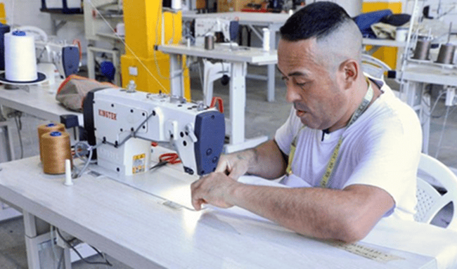 Cundinamarca fortalece reinserción social con nueva unidad productiva de confección en Girardot