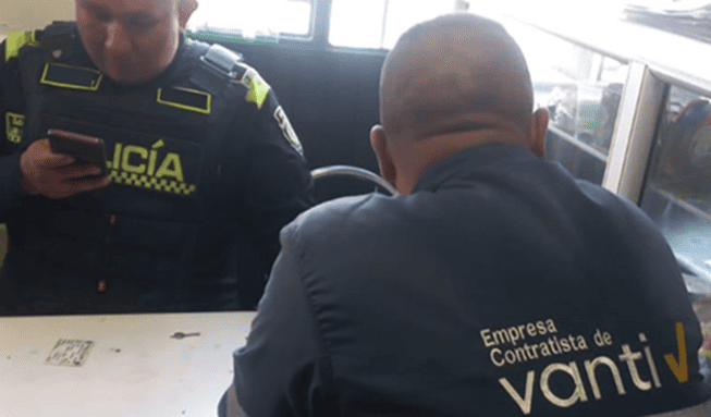 Capturan a falso inspector de Vanti señalado de engañar a comerciantes en Bogotá