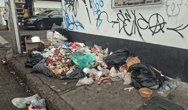 Denuncian punto crítico de basuras en Suba Centro frente al nuevo Banco Agrario