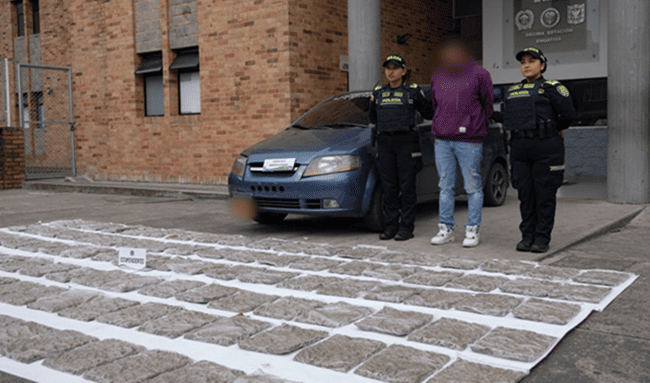 Cayó en Engativá con 60 kilos de marihuana: intentó evitar su captura, pero terminó en manos de la Policía