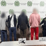 Cuatro capturados con un arma de fuego: estaban invadiendo el carril de TransMilenio en Chapinero