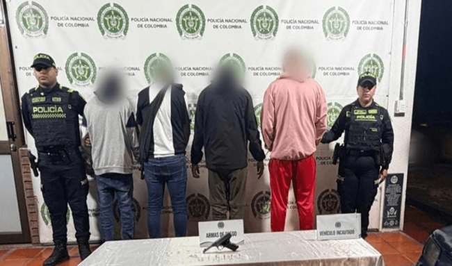 Cuatro capturados con un arma de fuego: estaban invadiendo el carril de TransMilenio en Chapinero