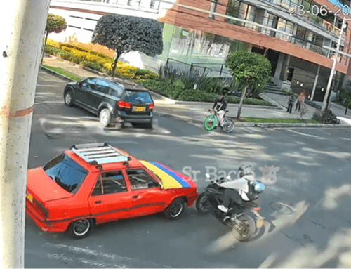 Motociclista resulta herido tras fuerte accidente en la carrera 17A con calle 102, en Usaquén