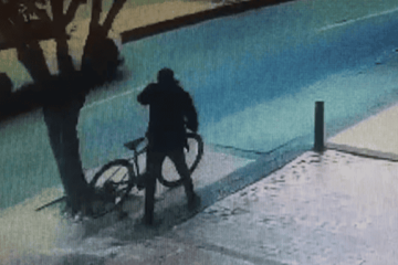 Se robó un “caballito de acero” en Galerías a plena luz del día