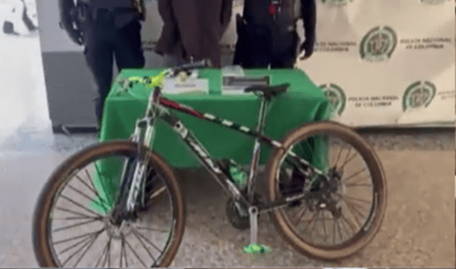 Intentó escapar de la Policía, pero cayó con bazuco y una bicicleta robada en Antonio Nariño