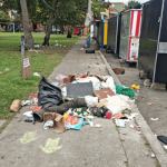 Basuras se toman los alrededores del Colegio Distrital Compartir y generan preocupación entre los vecinos