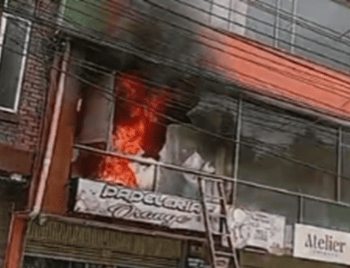 Voraz incendio consumió una tienda de disfraces en Aures II, Suba