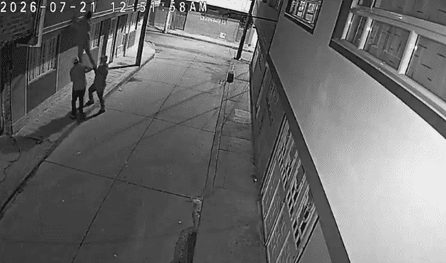 Mientras todos dormían: tres sujetos escalaron una vivienda en La Gaitana para buscar cómo entrar