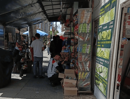 Prácticamente tienen otro negocio afuera: denuncian nueva invasión del espacio público en el barrio Oasis, en Suba