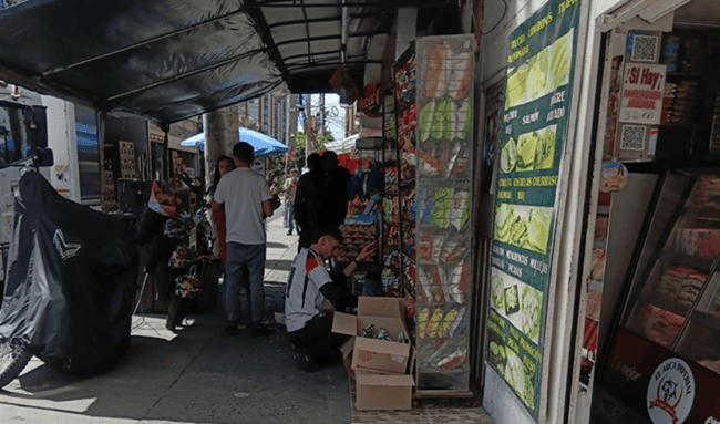 Prácticamente tienen otro negocio afuera: denuncian nueva invasión del espacio público en el barrio Oasis, en Suba